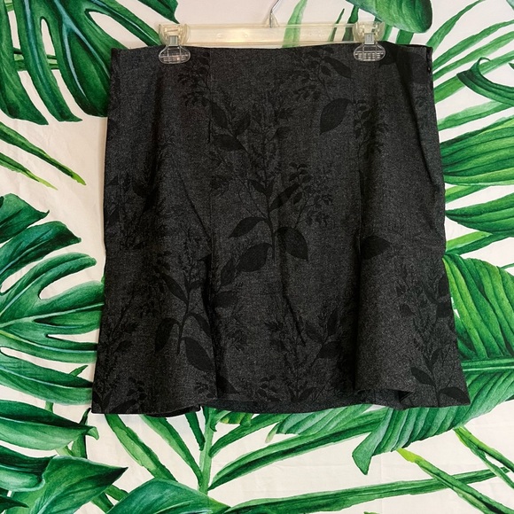 Banana Republic Dresses & Skirts - Banana Republic 14 Grey Black Floral Wool Blend Spring Summer Lined Mini Skirt